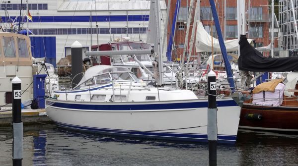 used Hallberg-Rassy 372 for sale (11).jpg