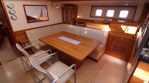 used Hanse 630e for sale (8).jpg