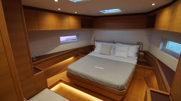 Grand Soleil 72 Performance Teak-Interieur (6).jpg