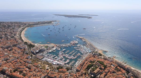 Luftbild Cannes Boat Show.jpg