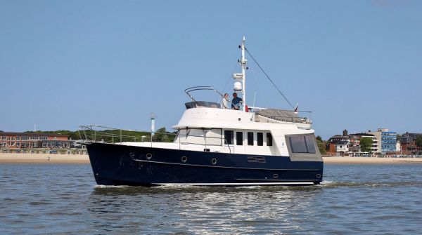 Swift Trawler 42 in Fahrt.jpg