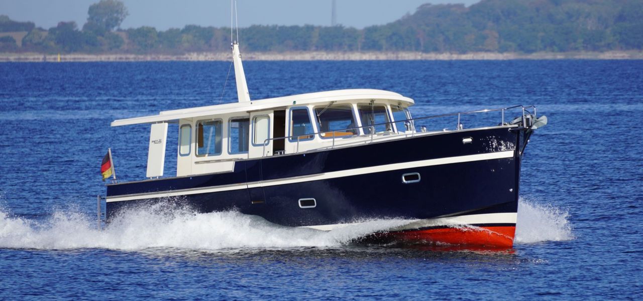 RHEA Trawler 36 Sedan