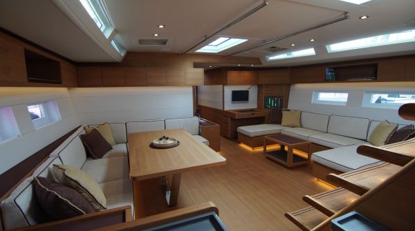 Grand Soleil 72 Performance Teak-Interieur (12).jpg