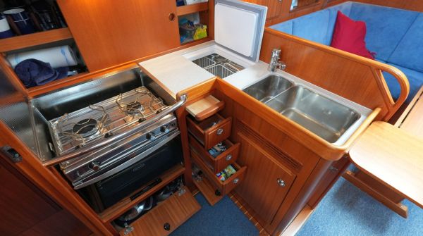 Used Hallberg-Rassy 342 for sale (8).jpg