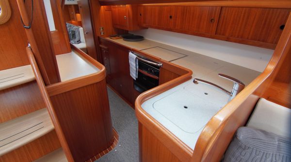 Used Hallberg-Rassy 44 for sale (7).jpg