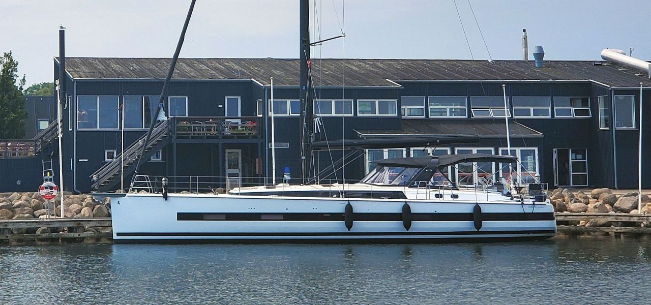 Beneteau Oceanis Yacht 62