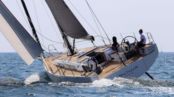 Solaris 44 by Soto Acebal sailing picture 001.jpg