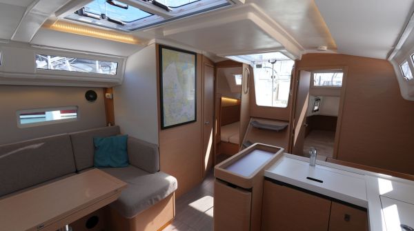 Jeanneau Sun Odyssey 410 gebraucht (1).jpg