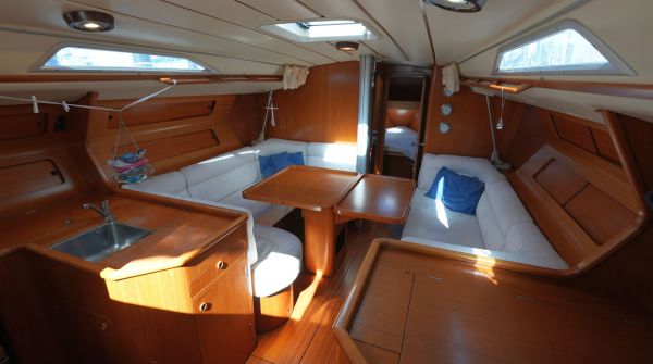 used Grand Soleil 38 for sale (2).jpg