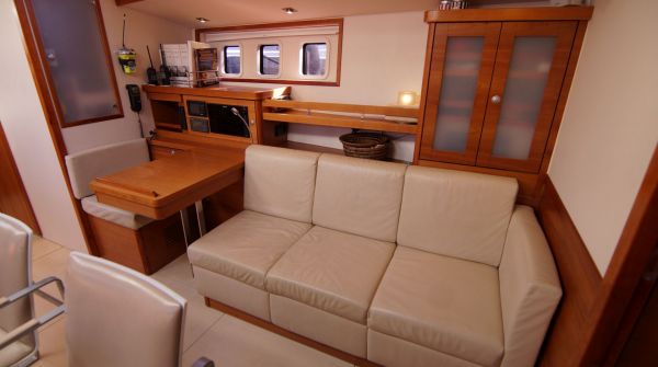 used Hanse 630e for sale (11).jpg