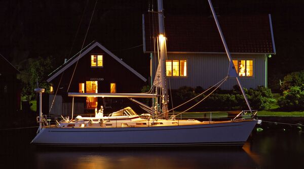 Gebrauchtboot anbieten - NAJAD 460 bei Nacht